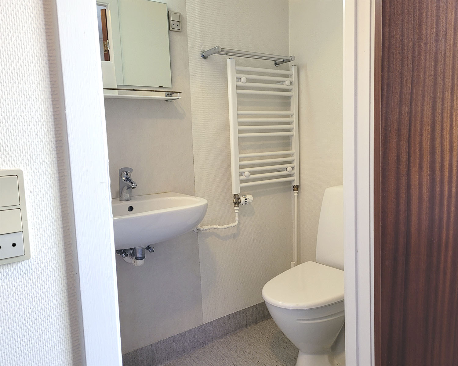 2 personers værelse med køjeseng og eget bad og toilet