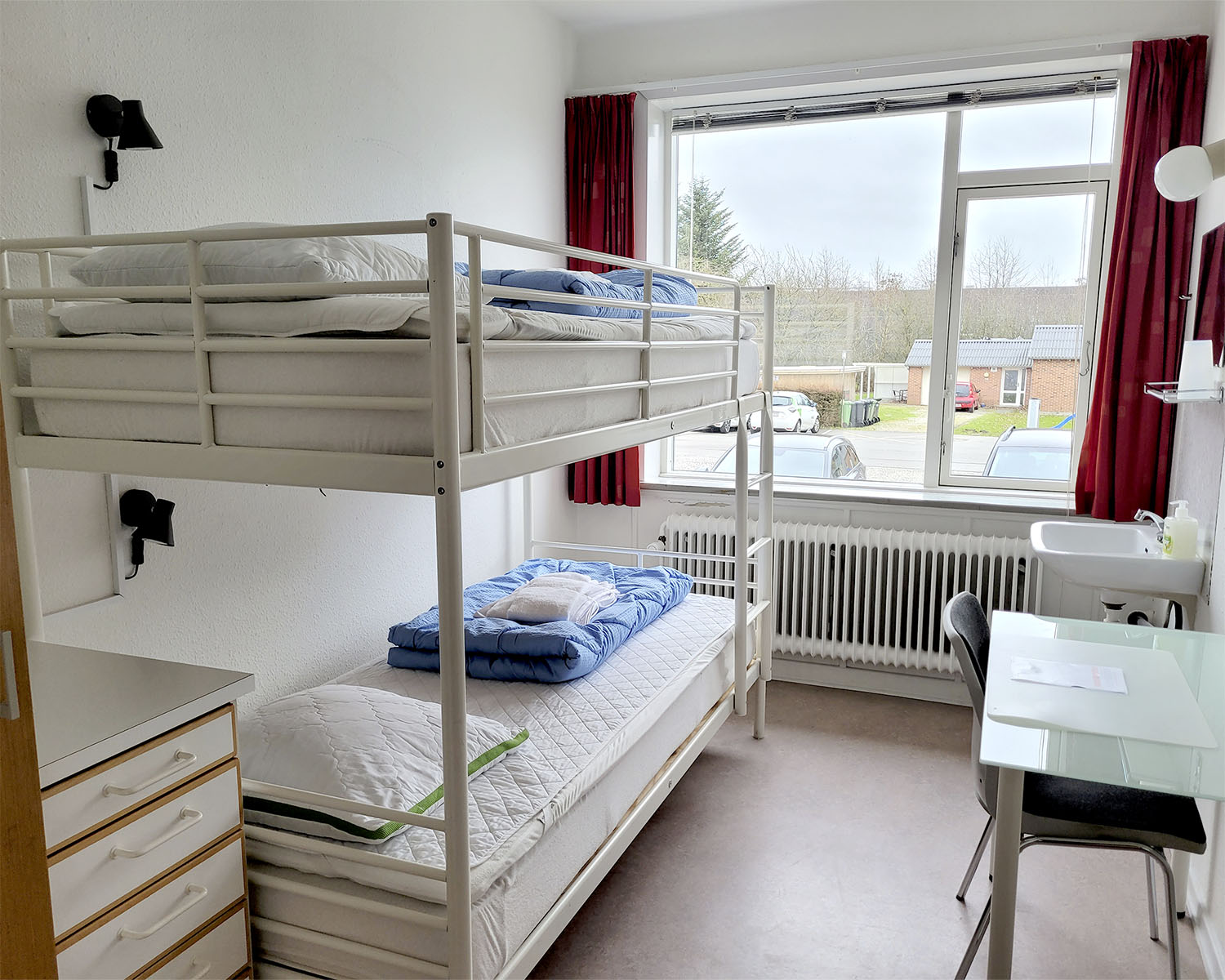 2 personers værelse med køjeseng og fælles toilet/bad